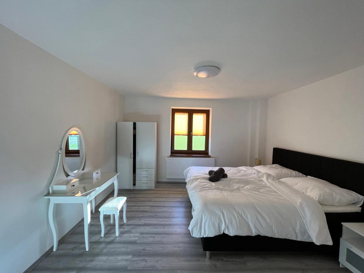 Apartment Golden Prague 78 Вестец Экстерьер фото