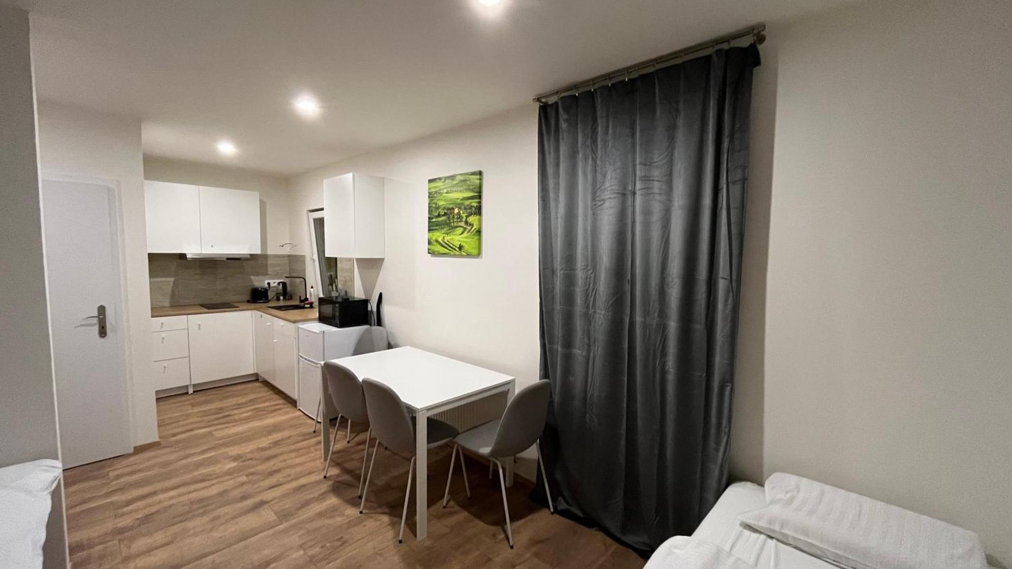 Apartment Golden Prague 78 Вестец Экстерьер фото